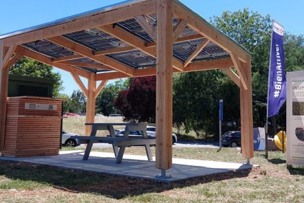 Pose d'une ombrière photovoltaïque